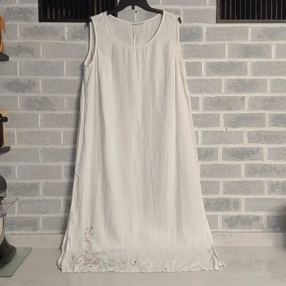 Women's Long White Maxi Dress with Beautiful Light Pink & Green Rose Embroidery - Picture 2 of 10